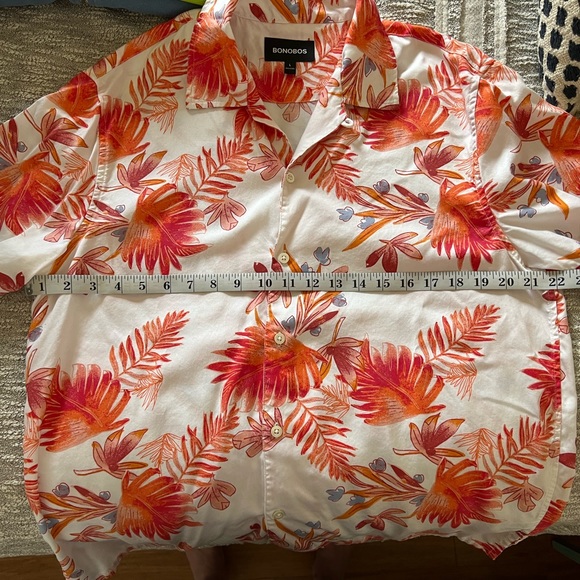 Bonobos camp collar button down shirt. Perfect for spring/summer! - Picture 5 of 5